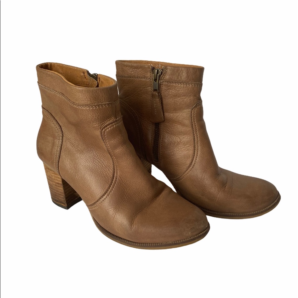 BIANCO FOOTWEAR TAN BOOTIES